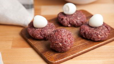 тефтели с яйцом в сливочно-томатном соусе