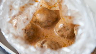 тефтели с яйцом в сливочно-томатном соусе