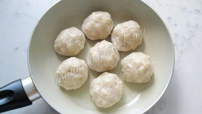 тефтели со слоеным тестом на шпажках