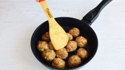 тефтели в грибном соусе под сыром