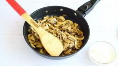 тефтели в грибном соусе под сыром