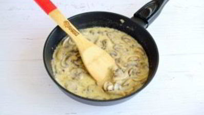 тефтели в грибном соусе под сыром