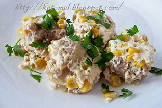 Тефтели в сливочном соусе с кукурузой