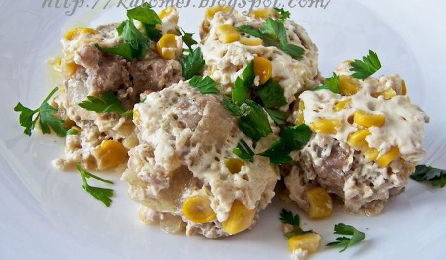 Рецепт тефтелей в сливочном соусе с кукурузой