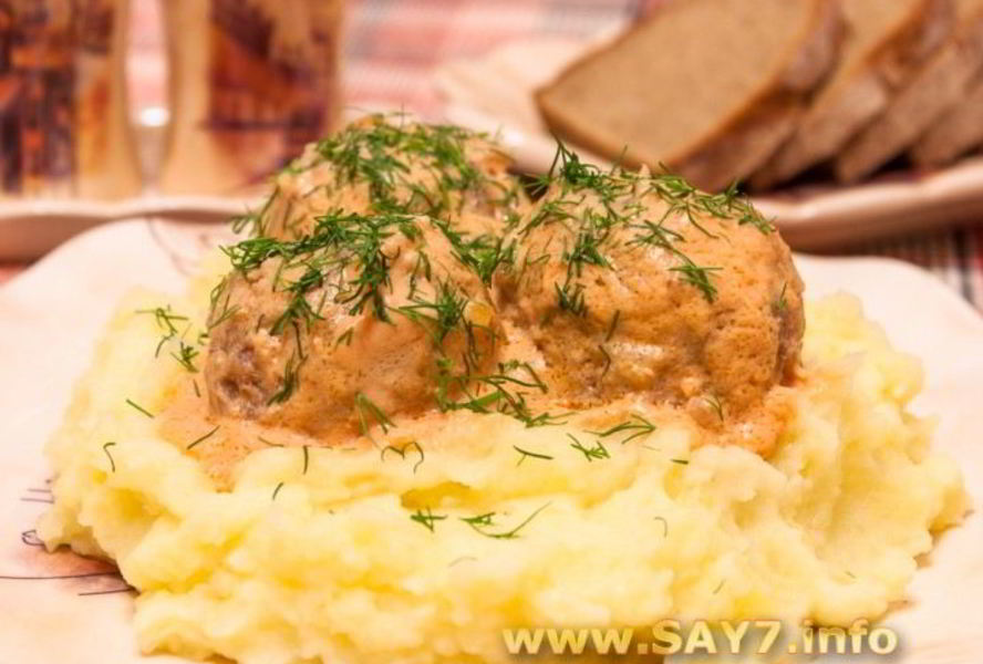 Тефтели в томатно-сметанном соусе