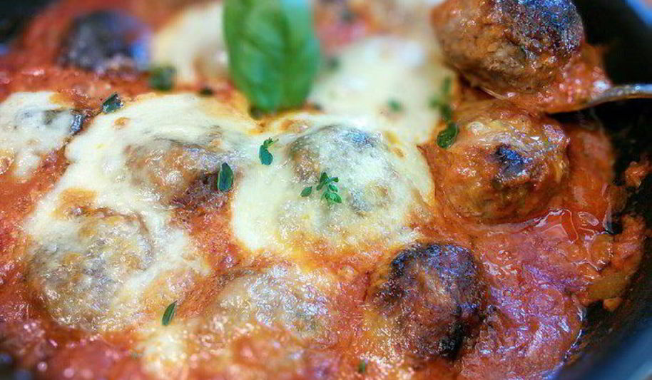 Рецепт тефтелей, запеченных с моцареллой