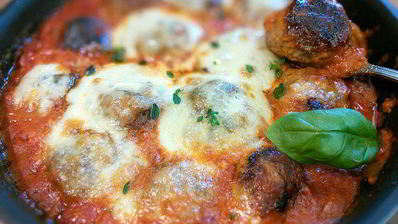 тефтели, запеченные с моцареллой