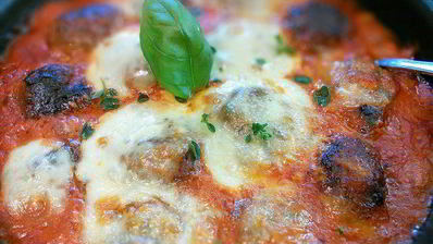 тефтели, запеченные с моцареллой