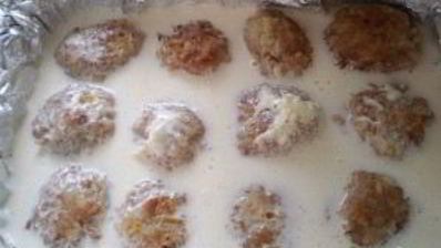 тефтели, запеченные в духовке в сметанном соусе