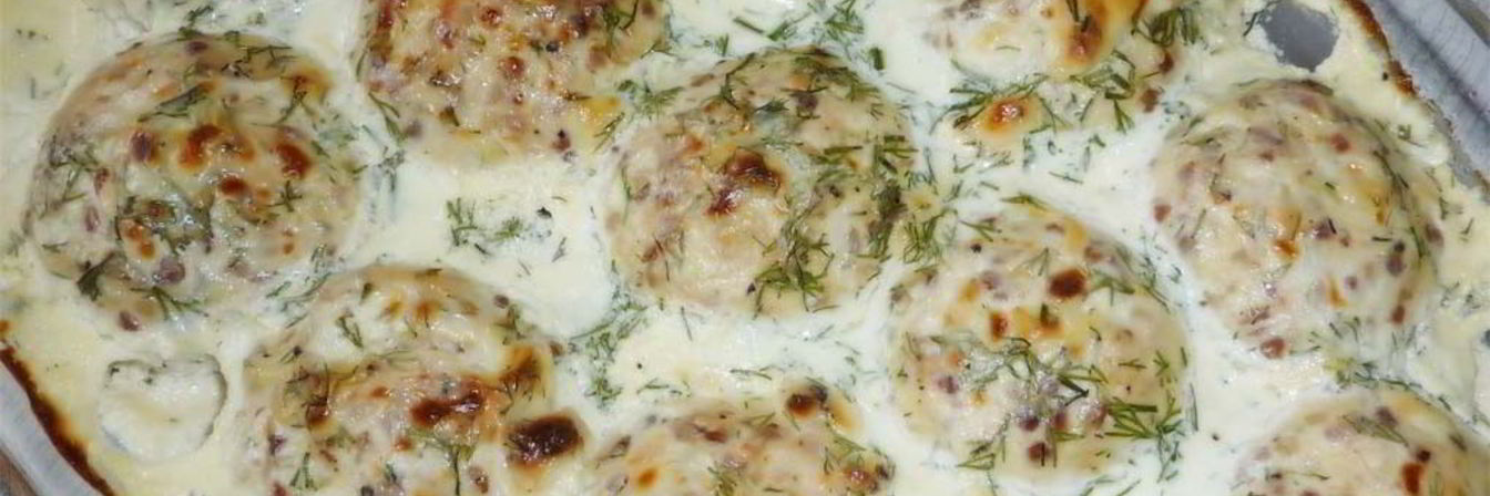 Тефтельки из курицы и гречки в соусе