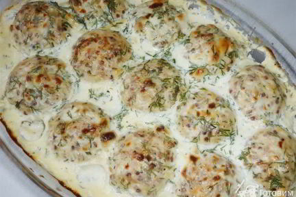 Тефтельки из курицы и гречки в соусе