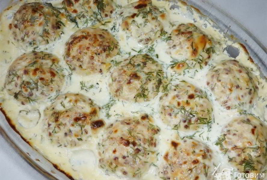 Тефтельки из курицы и гречки в соусе