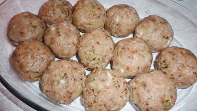 тефтельки из курицы и гречки в соусе