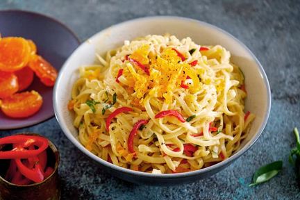 Трижды яичная лапша с чили и соленым желтком