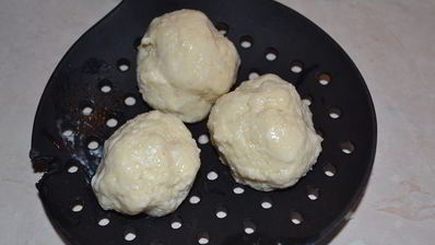 творожные клецки с маковым соусом