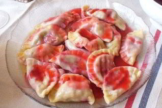 Домашние вареники со свежей малиной