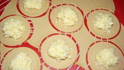 квари — вареники с сулугуни