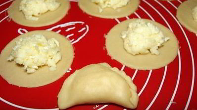 квари — вареники с сулугуни