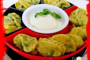 Паровые вареники с зеленью и яйцом