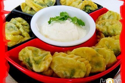 Паровые вареники с зеленью и яйцом