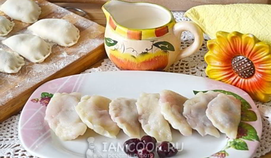 Рецепт творожных вареников с вишней