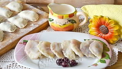 творожные вареники с вишней