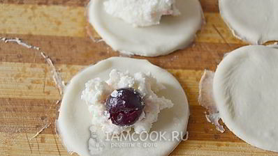 творожные вареники с вишней