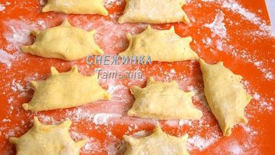 вареники из картофельно-тыквенного теста с начинкой из рикотты и вишни