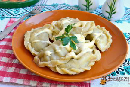 Вареники из яичного теста с курицей и баклажанами