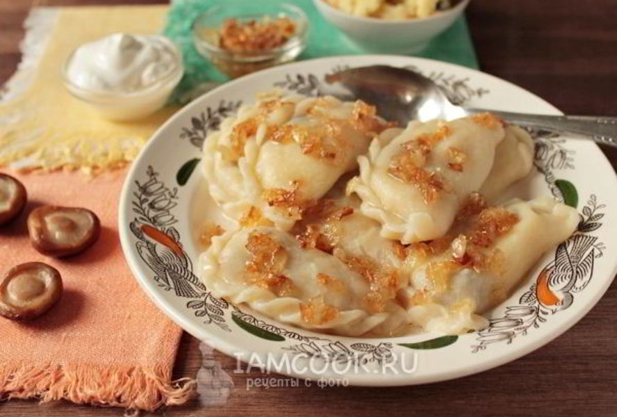 Вареники из заварного теста с картошкой и грибами