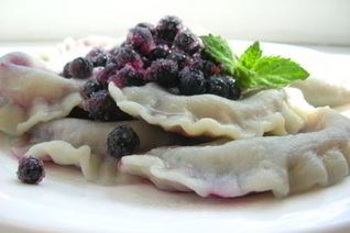 Вареники с черной смородиной