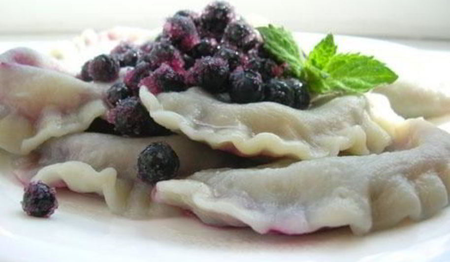 Рецепт вареников с черной смородиной