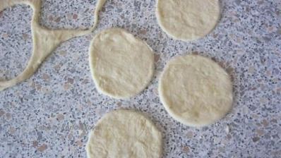 вареники с черносливом, грецкими орехами и медом