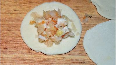 вареники с капустой и салом