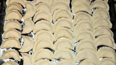 вареники с капустой и салом