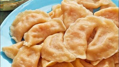 вареники с капустой и салом