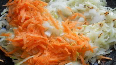 вареники с капустой из яичного теста