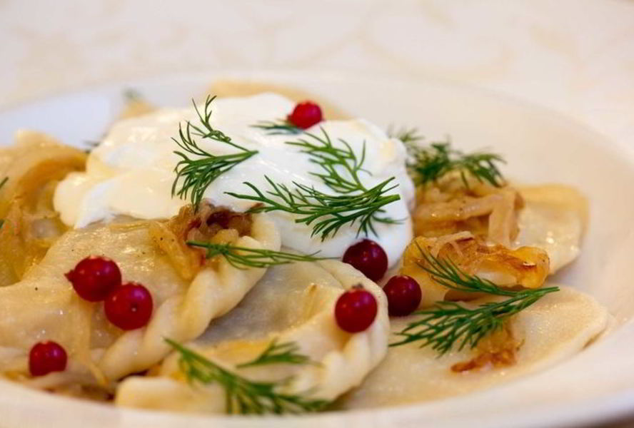 Вареники с кислой капустой и мятым картофелем