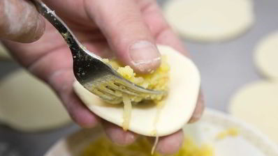 вареники с кислой капустой и мятым картофелем