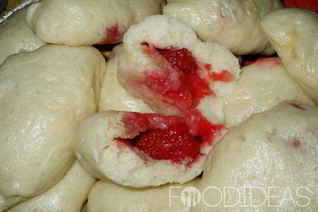 Вареники с клубникой на пару