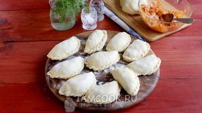 вареники с квашеной капустой и салом