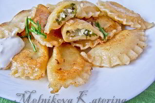 Вареники с творогом и черемшой