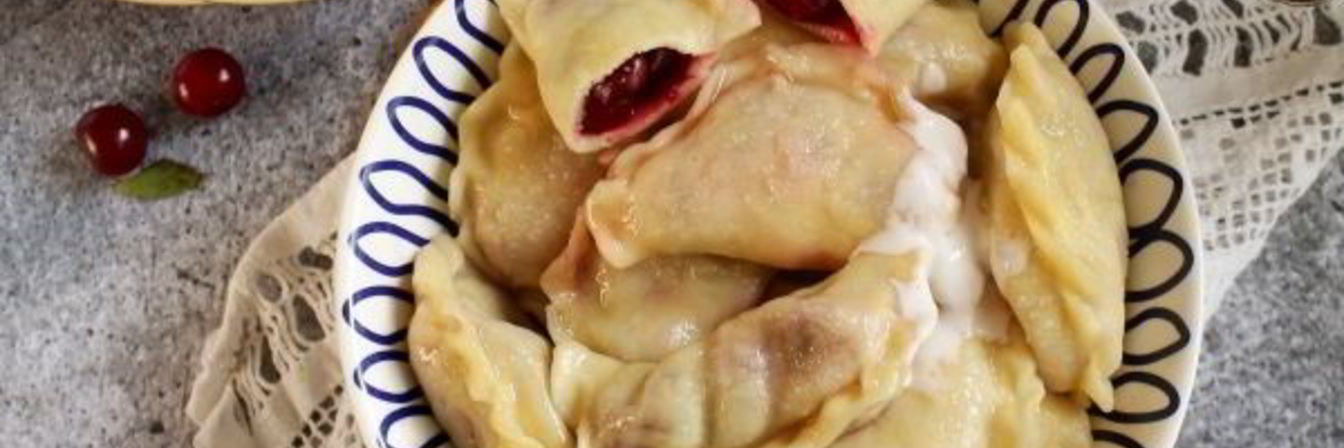 Вареники с вишней на кефире с содой