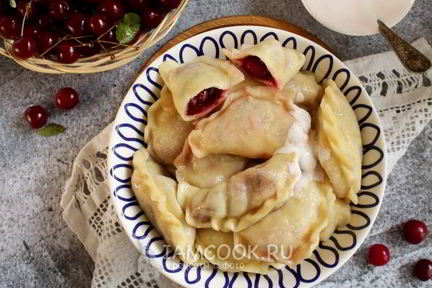 Вареники с вишней на кефире с содой
