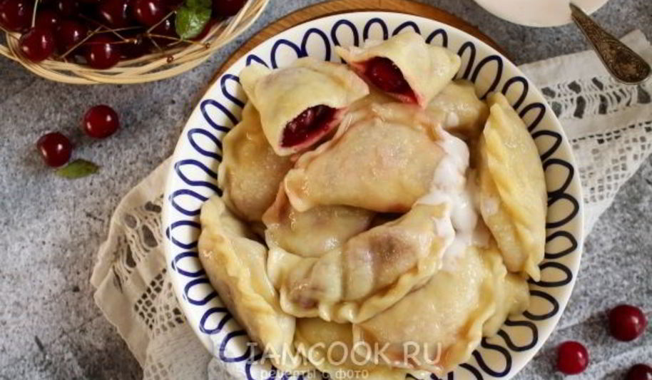 Рецепт вареников с вишней на кефире с содой