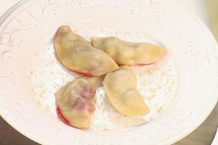 Вареники с вишней на пару