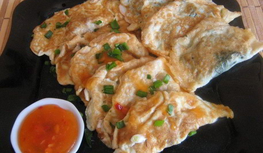 Рецепт яичных вареников с двумя начинками