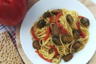 Яичная лапша с овощами по-азиатски