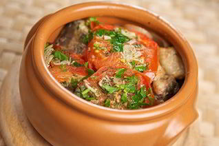 Домашнее жаркое из свинины в горшочке