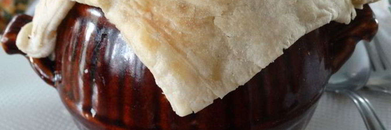 Хмельное жаркое в горшочке с вяленым черносливом